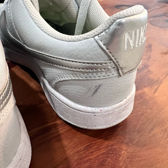 Nike Light Gray Sneakers - Picture 6 of 6